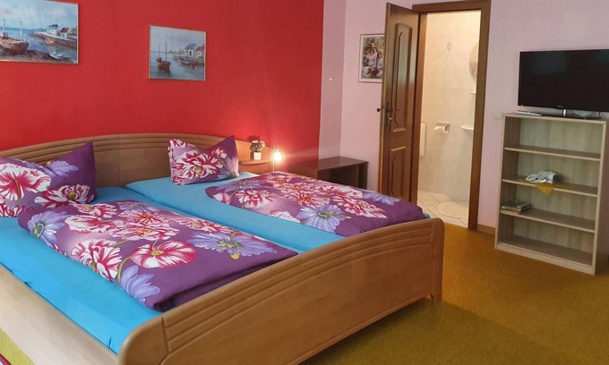 Merl Apartment | Double room, shower, WC - Christel Löffler