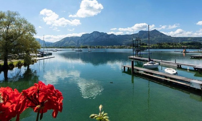 Mondsee Cottage | Double room with balcony Drachenwand - Seepension Hemetsberger