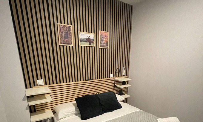 Carabanchel House | Double room with private bathroom
