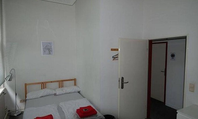 Flensburg Apartment | Double Room with Shared Bathroom - Flensbed Hostel & Boardinghouse