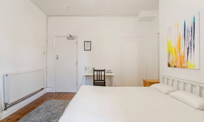 Clifton House | Double Room with Shared Bathroom