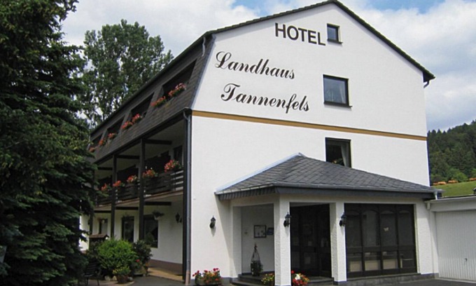 Gerolstein House | Double room with shower/WC - Hotel Landhaus Tannenfels