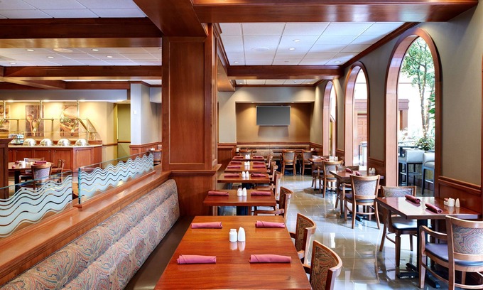 Detroit Hotel | DoubleTree by Hilton Detroit - Dearborn