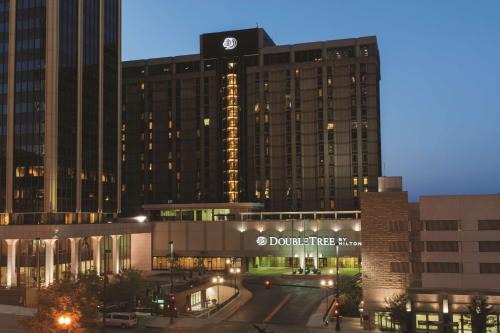 Downtown Northeast Hotel | DoubleTree by Hilton Hotel & Executive Meeting Center Omaha-Downtown