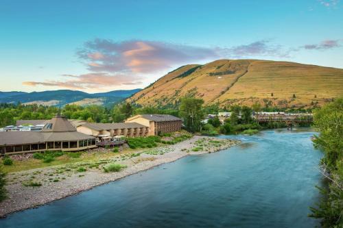 Heart of Missoula Hotel | DoubleTree by Hilton Missoula Edgewater