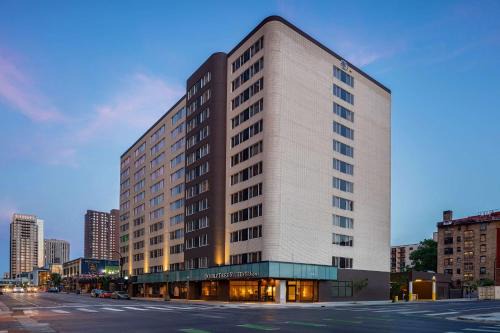 Downtown Minneapolis Hotel | DoubleTree Suites by Hilton Minneapolis Downtown