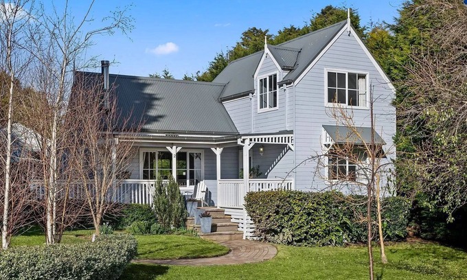 Bundanoon House | Dove Cottage – cosy storybook cottage in a private setting with a fireplace