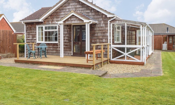 Martham Cottage | DOVE'S NEST, family friendly, character holiday cottage in Martham