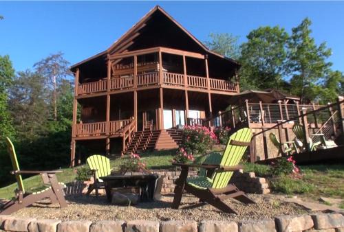 Gatlinburg - Pigeon Forge Ski Chalet | Down by the Water by Eden Crest Vacation Rentals