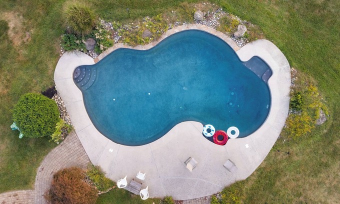 Downingtown House | Downingtown Shoreline Estate w/Water Views + Private Pool!
