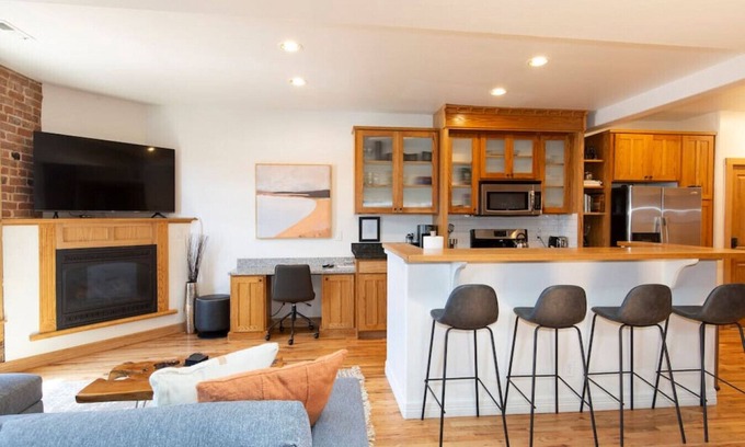 Salida Apartment | Downstream Loft - Historic Savory Building