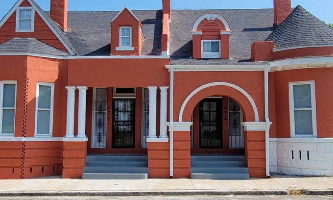 New Pathways House | Downton Memphis 5 min walk to Fedex Forum and Beale St. - Completely renovated.