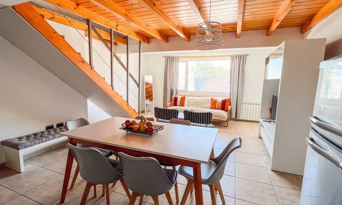10 de Diciembre Apartment | Downtown Bariloche: Spacious and bright duplex