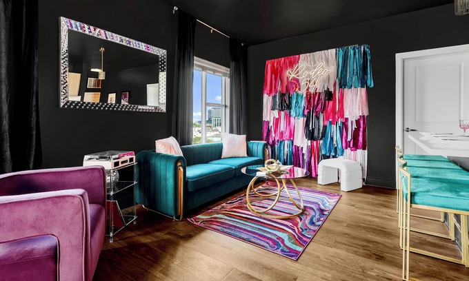 Eighth Avenue Apartment | Downtown 3BR/3BA Luxury Stay. Skyline Views, Pool, Gym, & Walk to Broadway