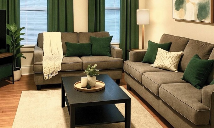 Tenney-Lapham House | Downtown 3BR Walkable Home Near UW, Stadium, Restaurants + Free Parking