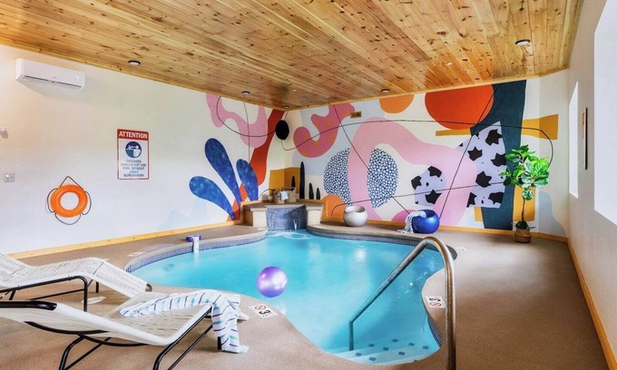 Gatlinburg Cabin | Downtown 5 Bdr Cabin Indoor Pool, Hot Tub, Cinema