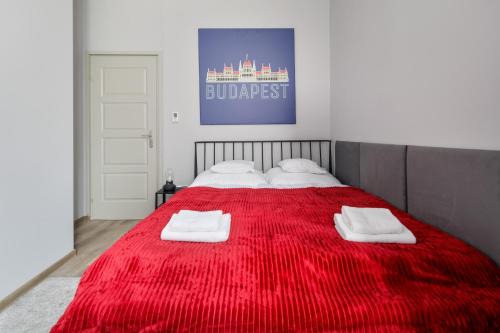 Inner City Budapest Apartment | Downtown Apartment House Red