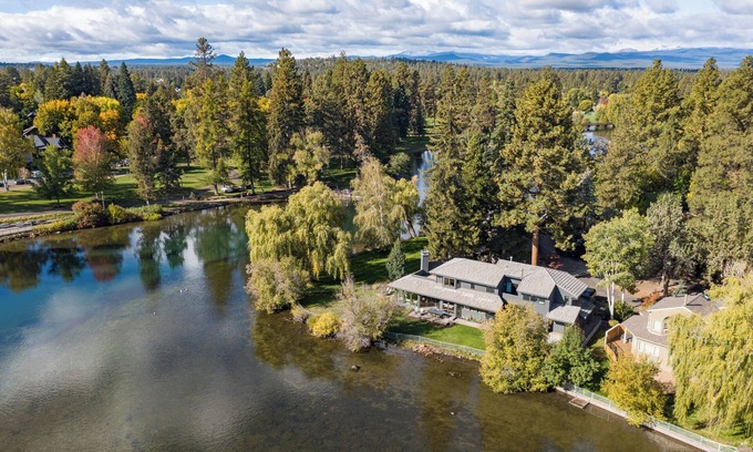 Bend House | Downtown Bend Waterfront Escape