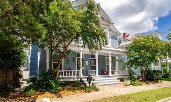 New Bern House | Downtown Blue Manor 2
