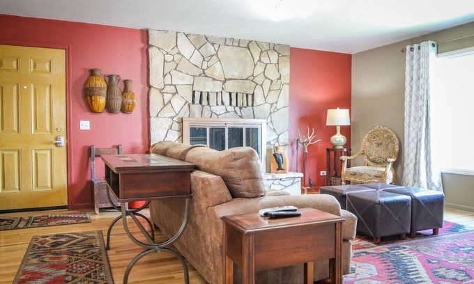 Baker City Apartment | Downtown Bungalow - Sleeps 8!