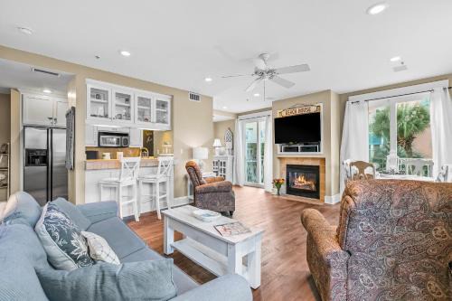 Sunnyside Apartment | Downtown Carillon 2 200 Lazy Roux