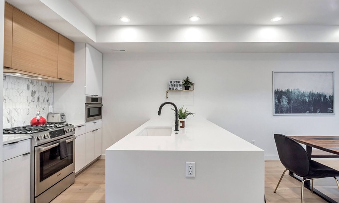People's Freeway House | Downtown Central 9th SLC Loft Walk or Trax to Convention Center