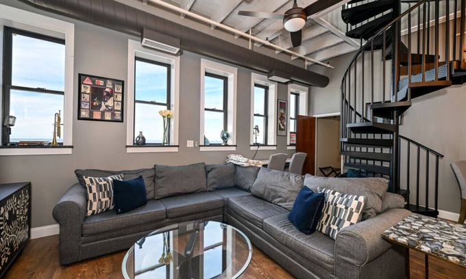 Downtown Cleveland Condo | Downtown Cleveland Loft - Lake Views w/Private Rooftop!