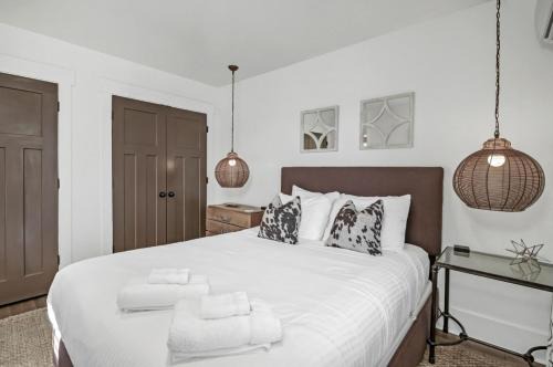 Columbia House | Downtown Cottage - Zen Garden