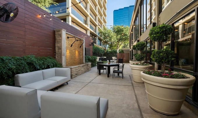 Glencoe House | Downtown Dallas Getaway: Fun, Art & Live Music Scene | 4 Units