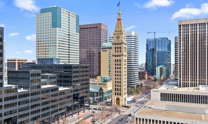 Downtown Denver Condo | DOWNTOWN DENVER CONDO: FANTASTIC VIEWS FROM PRIVATE BALCONY-POOL-GYM-GAME ROOM