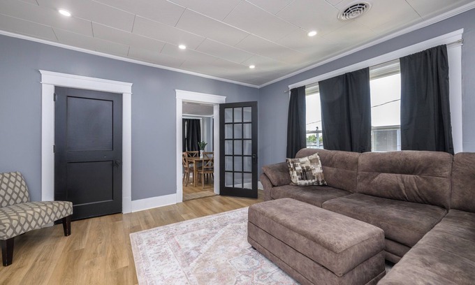 Dover Apartment | Downtown Dover Renovated Apt, 3 beds, WiFi, Private Parking