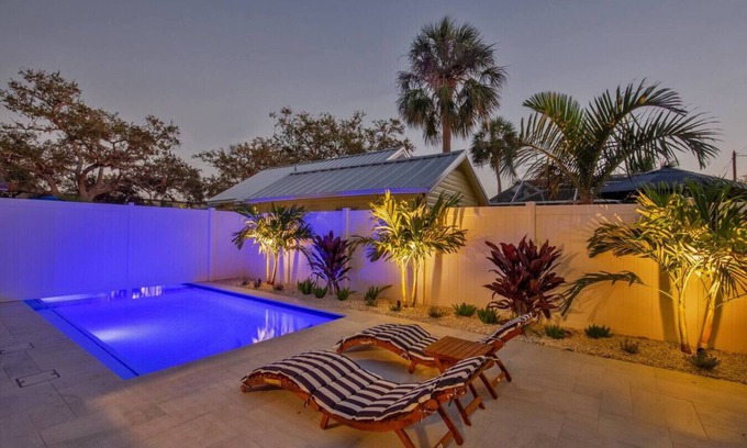 Gulfport Apartment | Downtown-Gulfport/Cooled Pool