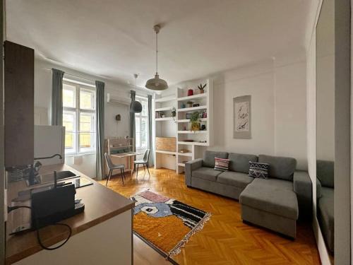 Csarnok negyed Apartment | Downtown haven- Aurora Charm