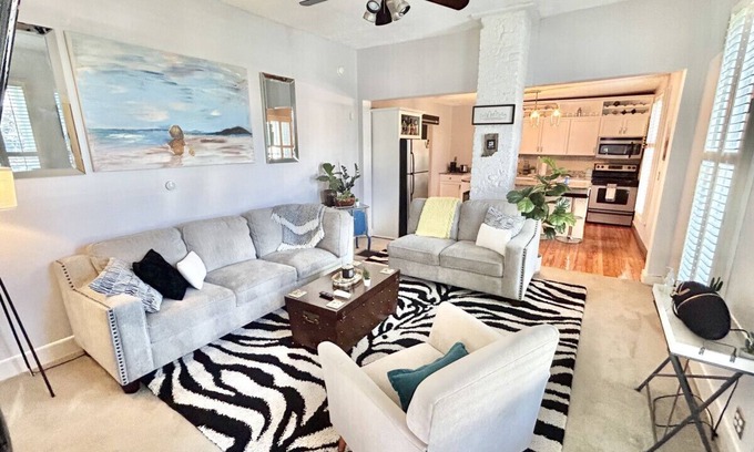 Downtown Indianapolis House | Downtown House w/King Bed-Parking-Bars-Restaurants