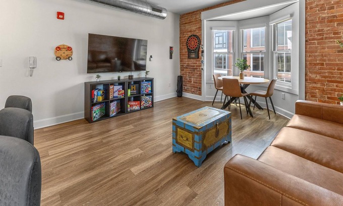 Lockerbie Square Apartment | Downtown Indy - Famous Mass Ave with Balcony