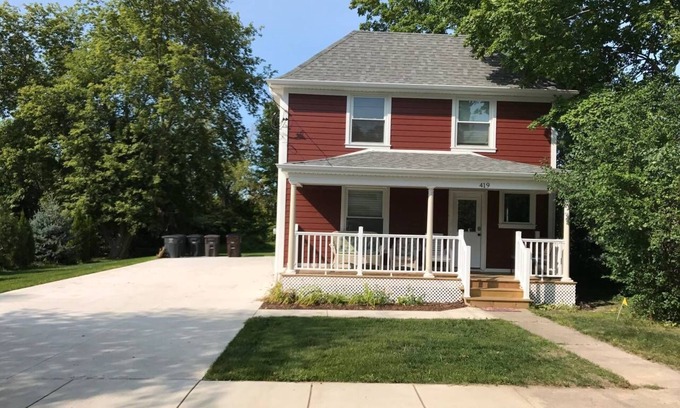 Lake Geneva House | Downtown Lake Geneva Wisconsin Charm Sleeps10