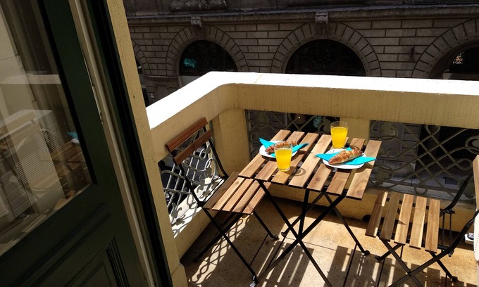 Inner City Budapest Apartment | Downtown Location, Fully Equipped, Very Spacious, Classic-modern, Renovated Flat