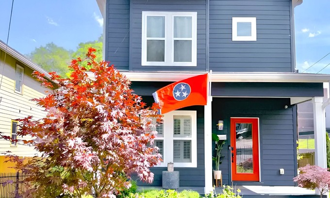 Salemtown House | Downtown Luxury - 1.6m Walk to Downtown Nash!