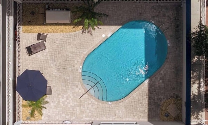 University Heights Condo | Downtown Luxury 2/2 Condo, Pool!