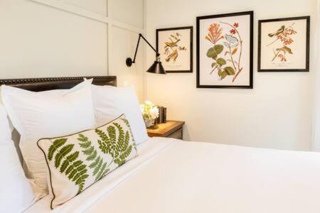 West Dundee Apartment | Downtown Luxury Farmhouse Apartment #2