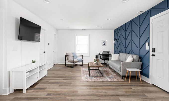 Babe Denny Apartment | Downtown | Modern | Carriage House