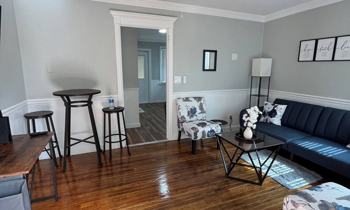 Rosewood Apartment | Downtown- Near USC, Williams Brice Stadium, Fort Jackson