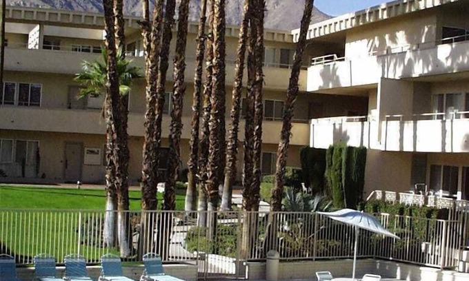 Downtown Palm Springs Condo | Downtown Palm Springs/Walk Everywhere/Free High-Speed Wi-Fi