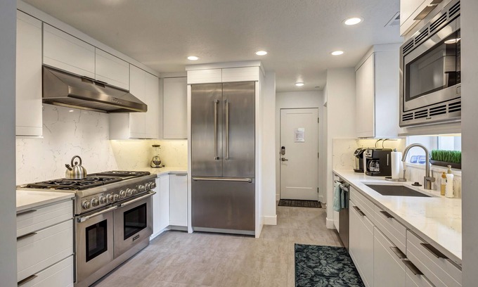 Central City House | Downtown ✦ Perfect Location ✦ Hot Tub & Sauna ✦ Garage ✦ Private Yard ✦ Pinball
