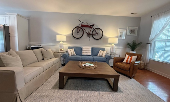 Wilmington House | Downtown PVT Parking Orange Street Retreat