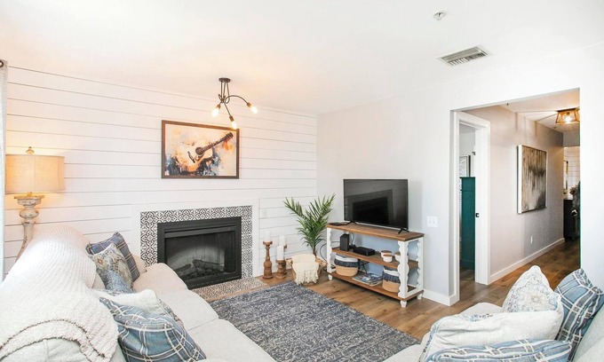 North Capitol Condo | Downtown Riverside Condo with Pool.
