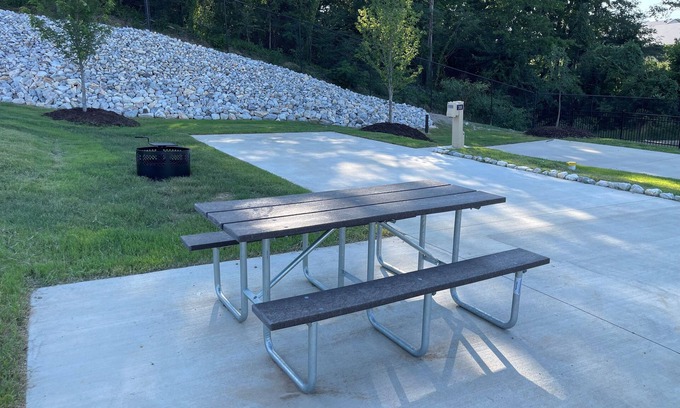 Hot Springs RV Rental | Downtown RV Resort at Oaklawn with WiFi in Hot Springs - RV site only