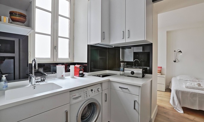 Saint-Jean-de-Luz City Center Apartment | Downtown Saint Jean de Luz ⎜Beautiful studio apartment · 20m from the beach
