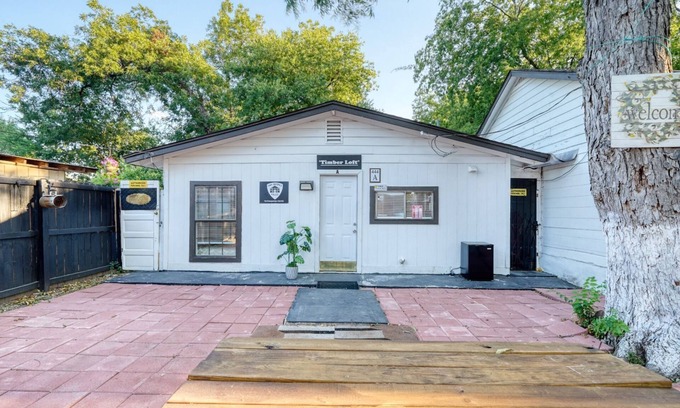 Downtown San Antonio House | Downtown San Antonio Timber Loft, 2 bedroom, AC, WiFi, Private Parking !