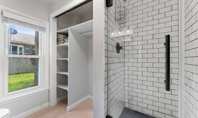 Oshkosh House | Downtown Tiny Home - Oshkosh